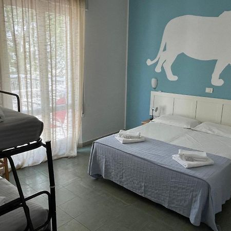 Hotel Aloha Cesenatico Esterno foto