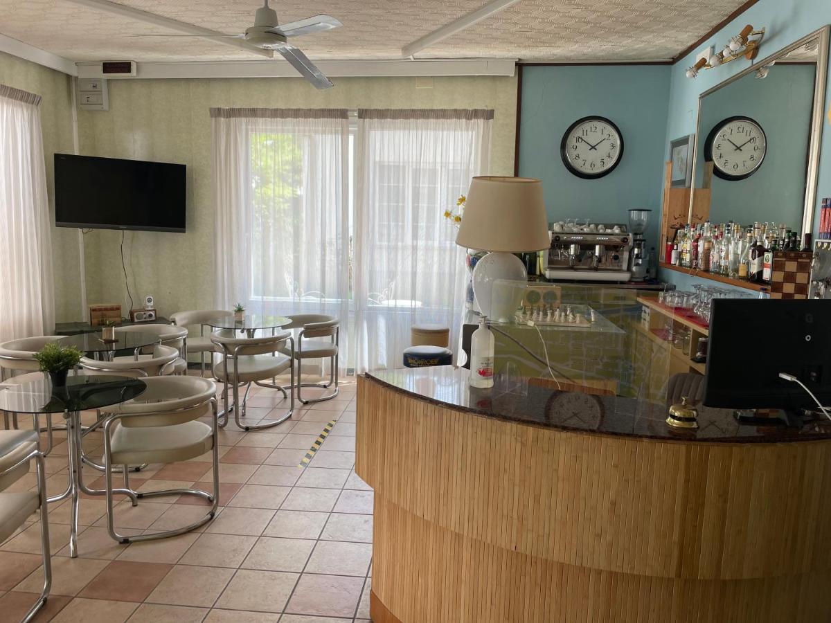 Hotel Aloha Cesenatico Esterno foto