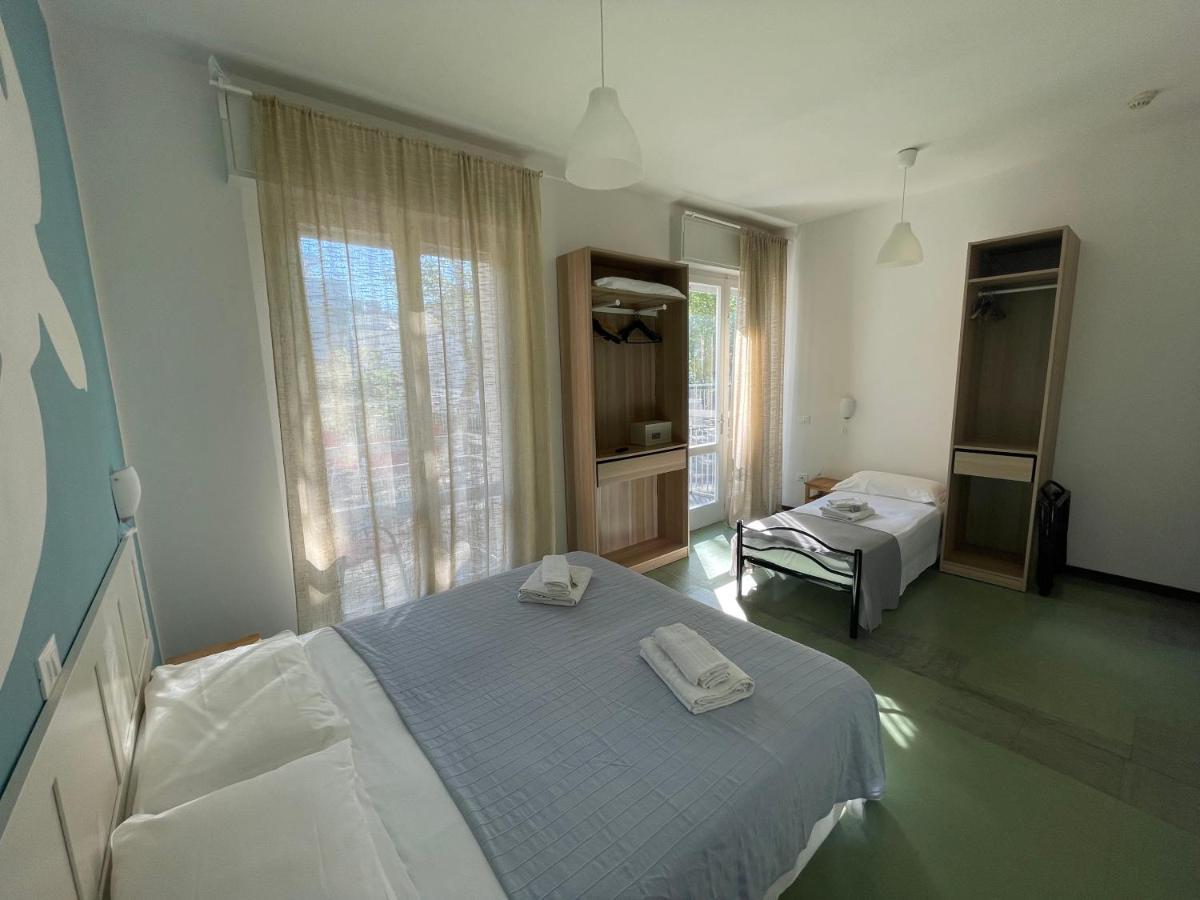 Hotel Aloha Cesenatico Esterno foto